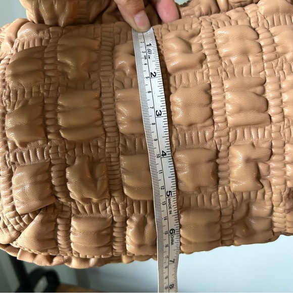 JASON WU Fay Bubbled Small Baguette Top Handle Handbag in Vegan Leather - Picture 4 of 9